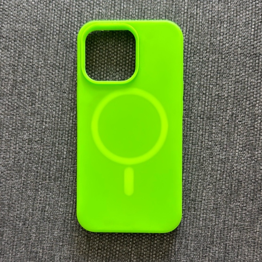 Neon Green Silicone MagSafe iPhone 13 Pro Phone Case - Excellent Condition